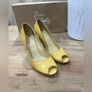 Gucci Yellow  Patent Leather Wedges in size 8.5